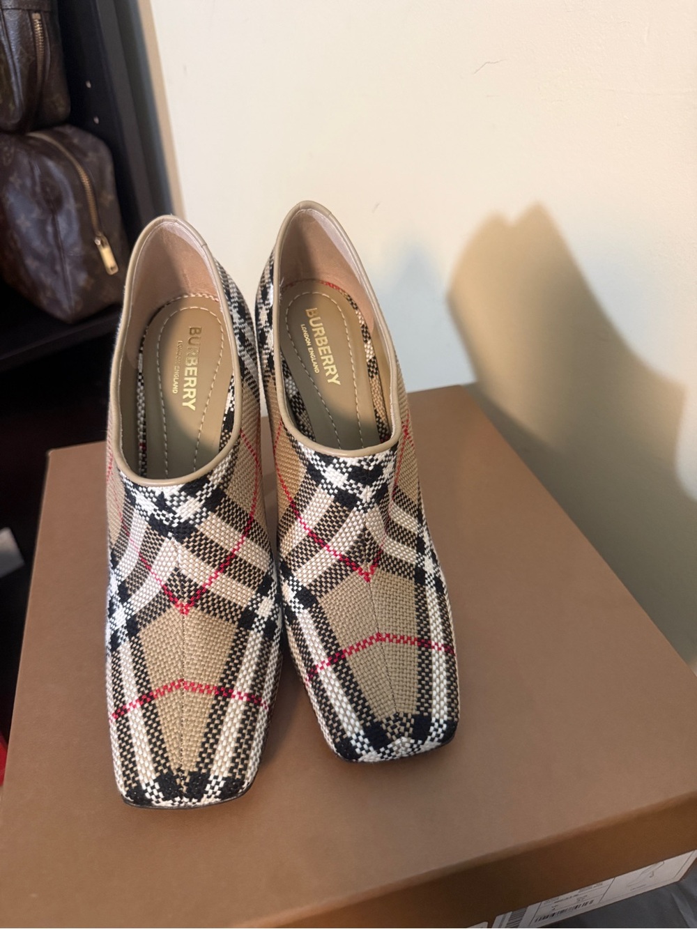 Burberry Trifton 105 Archive Check Pumps EU 37 US 7 Box Included MSRP $790